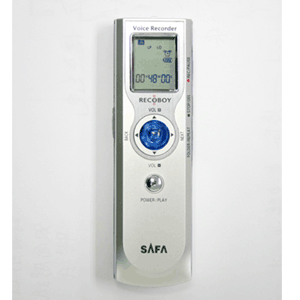 SAFA 32MB數位錄音筆<br />型號：SR320<br />SKU：2052069<br />顏色：銀色<br />尺寸(cm)：2.9(寬) * 1.3(高) * 10.0(深)<br /><br />詳細規格：<br /><br /><br />(1) 32MB<br />(2) 內建擴音喇叭<br />(3) 最長錄音時間19小時<br />(4) VOR功能<br />(5) 時鐘/鬧鐘功能<br />(6) 反複撥放功能<br />(7) 撥放數度調整<br />(8) 撥放數度調整<br />(9) 背光設定